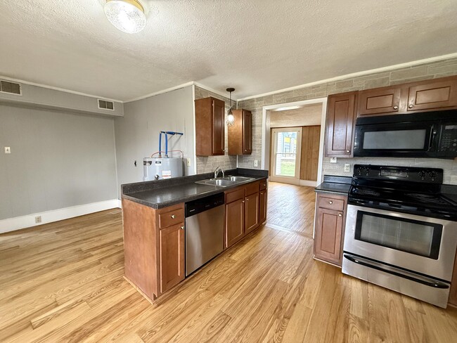 Building Photo - 927 E Mt Vernon St