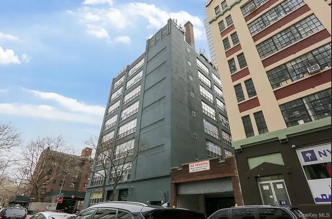 Building Photo - 176 Johnson St