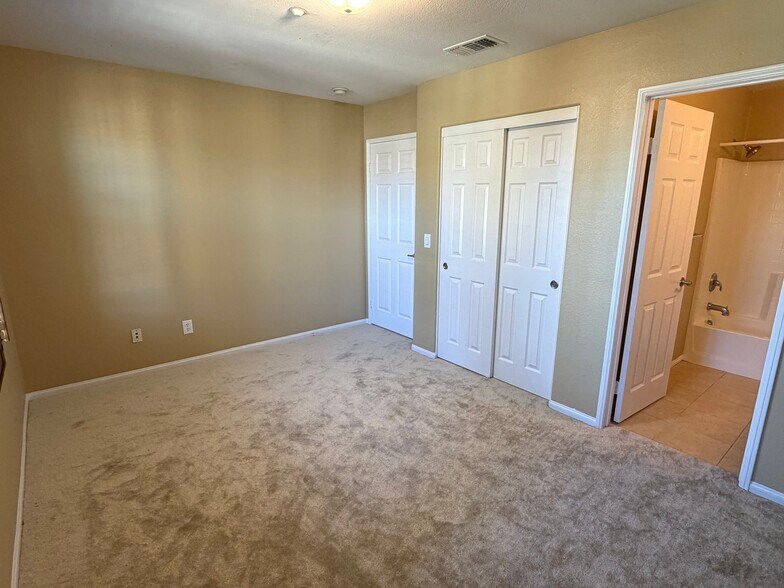 Building Photo - 2285 Huntington Point Rd