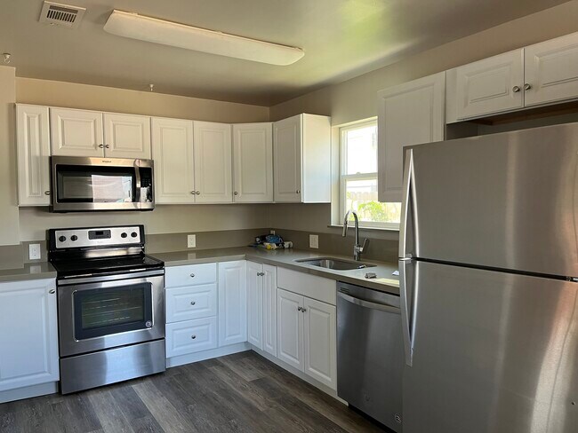 Building Photo - 1028 Watt St