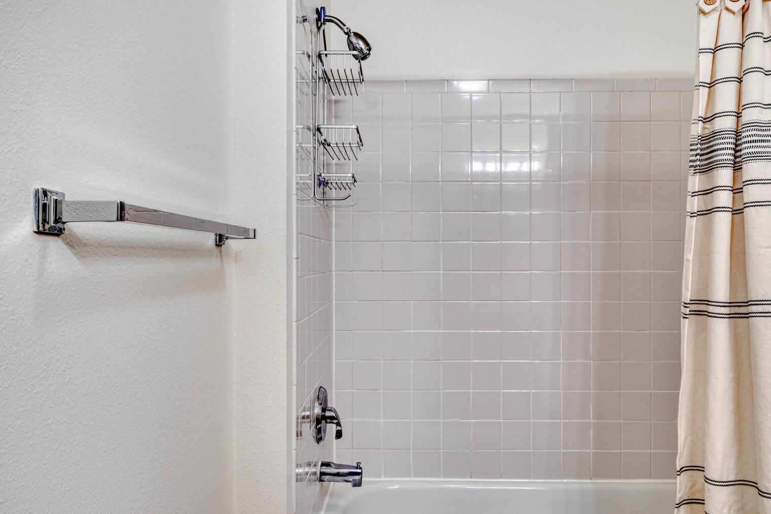 Building Photo - 11000 NE 10th St