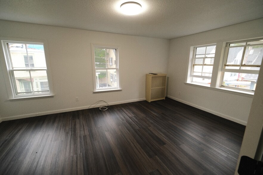 Building Photo - 56 Pleasant St