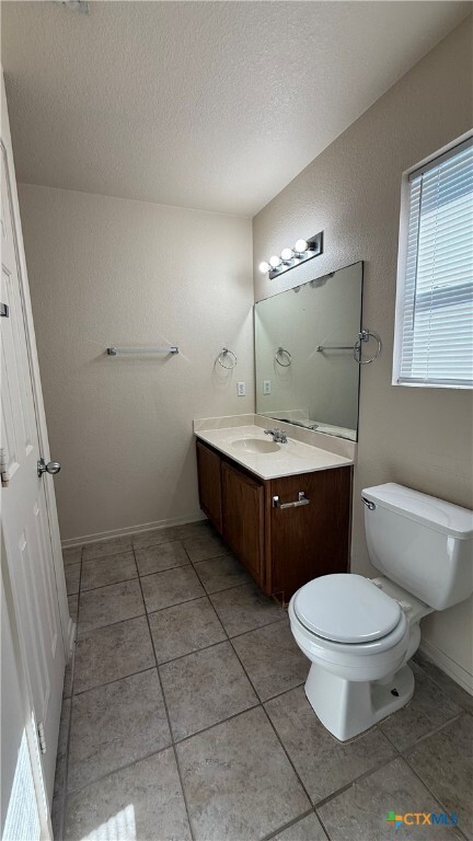 Building Photo - 2400 Price Dr