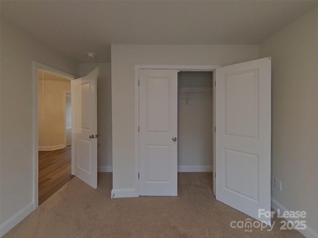 Building Photo - 176 Queenshall Rd