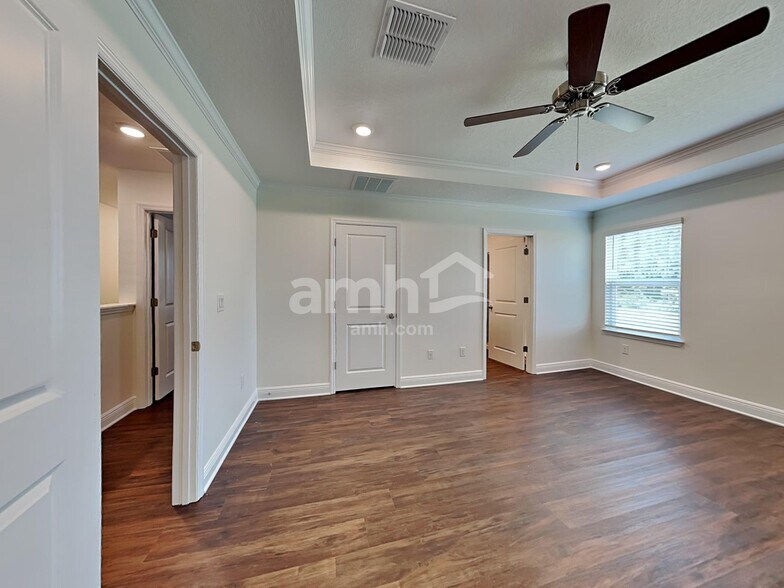 Building Photo - 27327 St Andrews Ave