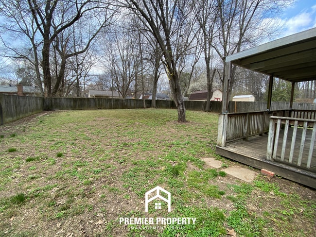 Building Photo - Charming 3BR Memphis Home with Hardwood Floors, Back Porch & Fenced Yard