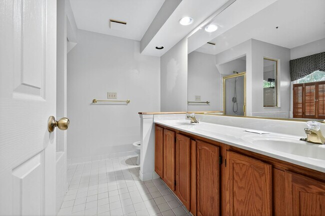 Building Photo - 2711 Summerview Way