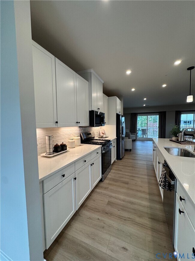 Building Photo - 8029 Lake Laurel Ln