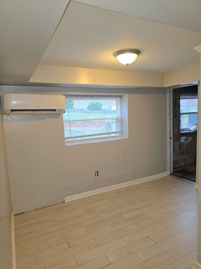 Building Photo - 217 Auten St