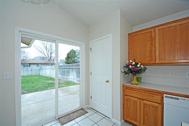 Building Photo - Updated Nampa home just minutes from I-84
