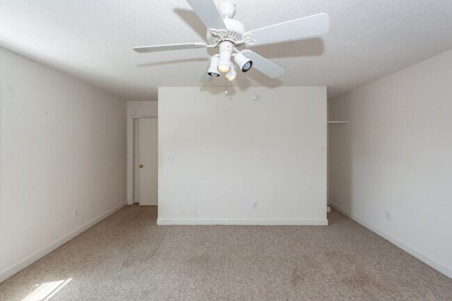 Building Photo - 765 Leafwood Rd