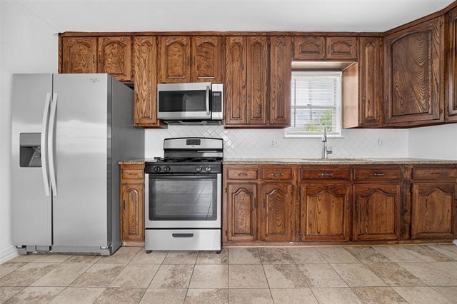 Building Photo - 909 Rosewood Hills Dr