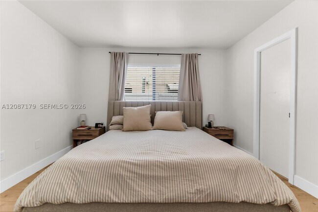 Building Photo - 2437 SW 99th Ct