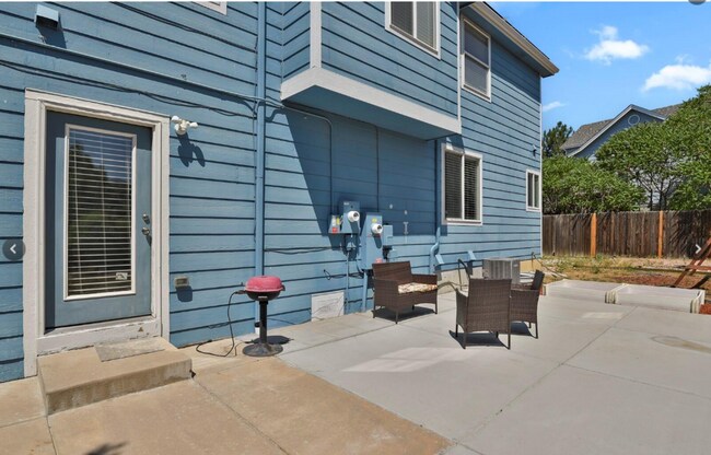 Building Photo - Long Realty & Property Management - Well Maintained 4 Bedroom Home in East Aurora