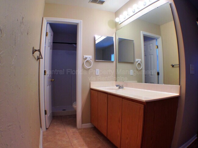 Building Photo - 4437 Stonemeadow Dr