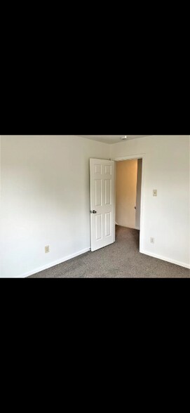 Building Photo - 1803 Shoreline Dr
