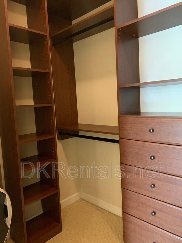 Building Photo - 711 Cosmopolitan Dr NE