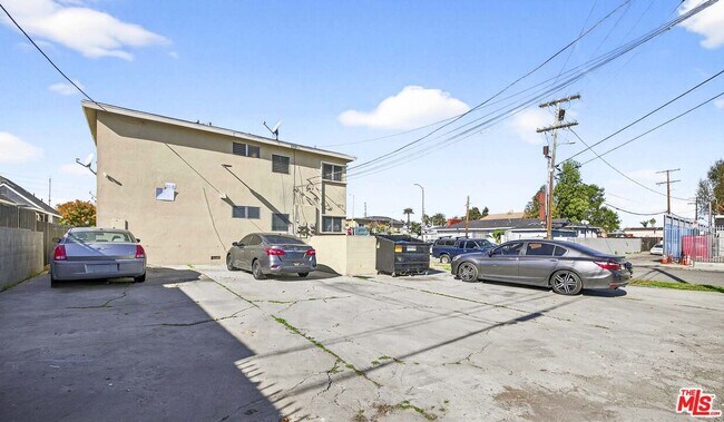 Building Photo - 304 E 95th St