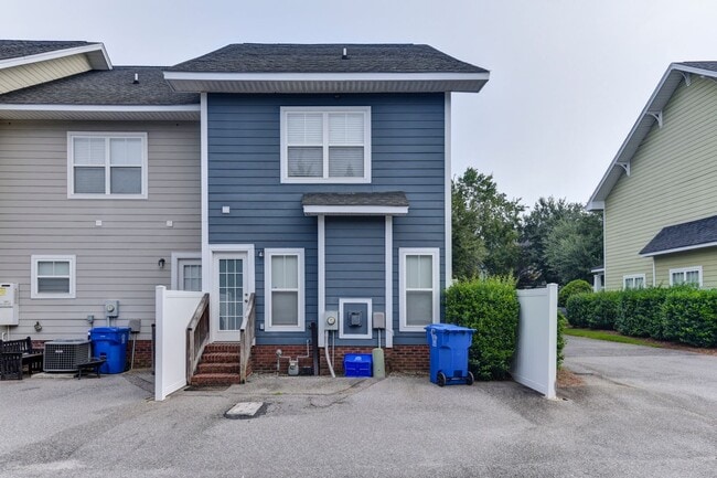 Building Photo - 2 Bedroom, 2.5 Bath in Hampton Forest- Mov...