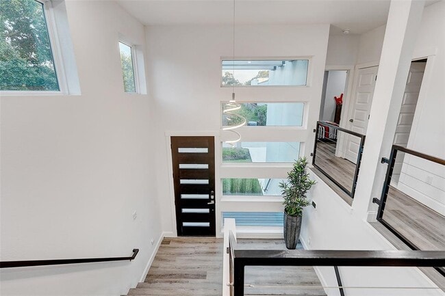 Building Photo - 5006 Golden Forest Dr