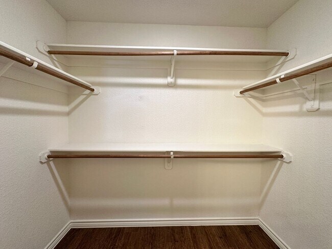 Building Photo - 901 Lasso Dr