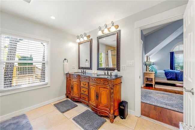 Building Photo - 235 Hillside Dr NW