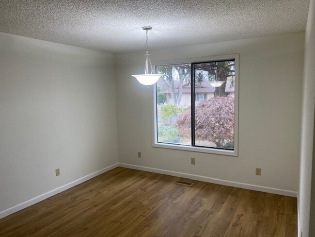 Building Photo - $300.00 OFF 1ST MONTH'S RENT - East Medfor...