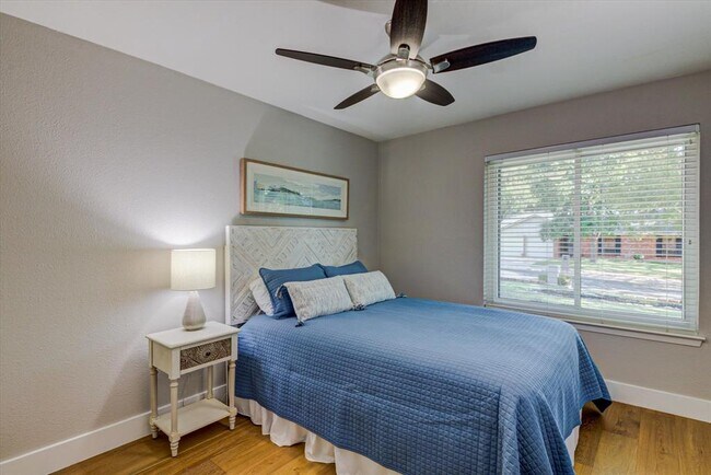 Building Photo - 2713 Bryonhall Dr