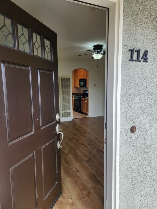 Building Photo - Clean Upstairs Unit In Convenient Location- Close to SDSU!