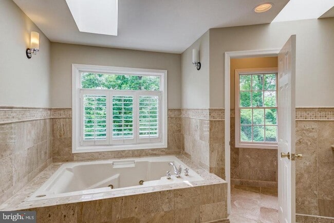 Building Photo - 18 Nantucket Ct