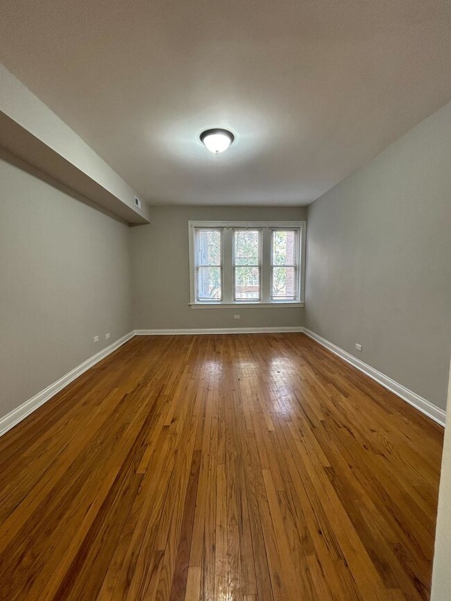 Building Photo - 7150 S Cornell Ave
