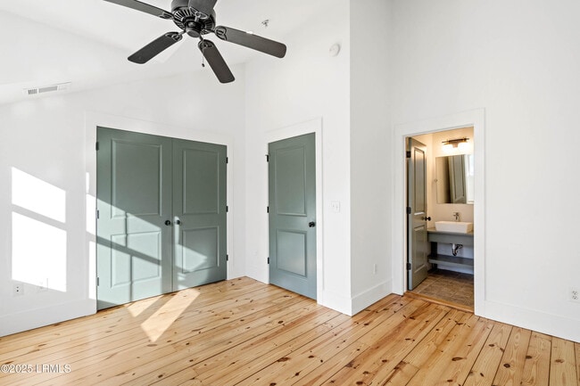 Building Photo - 7 Market