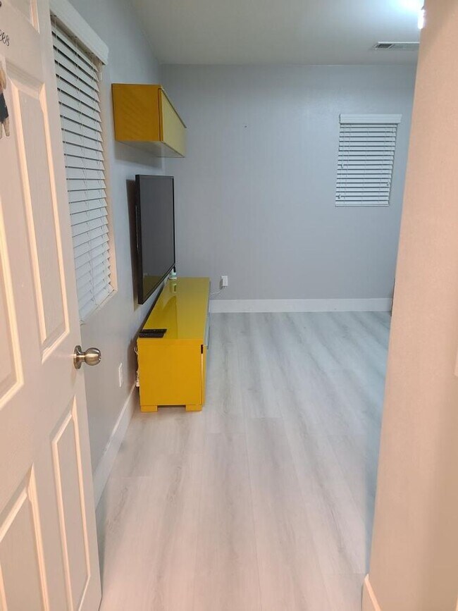 Building Photo - Beaumont 4 bedroom home ($0 monthly electric bill)