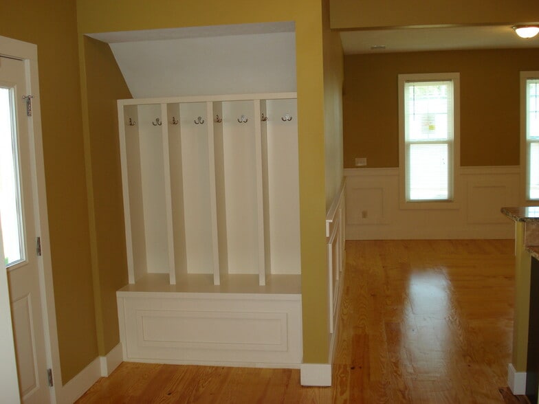 Building Photo - 832 Michigan St NE