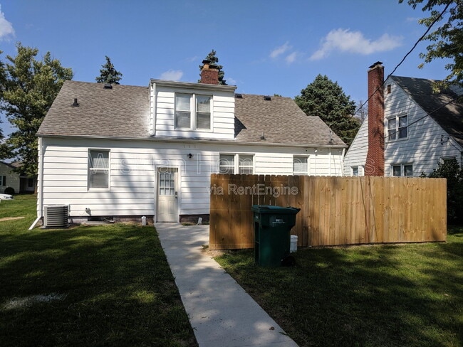 Building Photo - 437 W Murray St