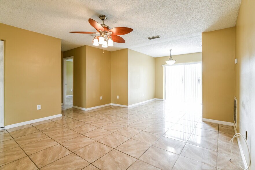 Building Photo - 13823 Pathfinder Dr