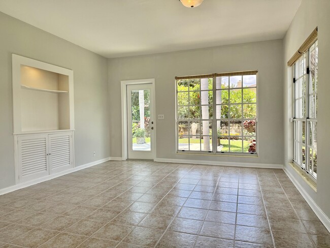 Building Photo - 206 Russlyn Dr