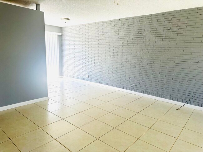 Building Photo - 9305 Sunrise Dr
