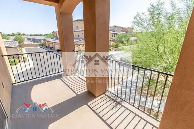 Building Photo - 2821 S Skyline Dr