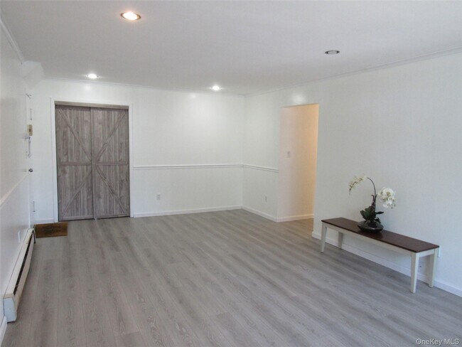 Building Photo - 7 N James St