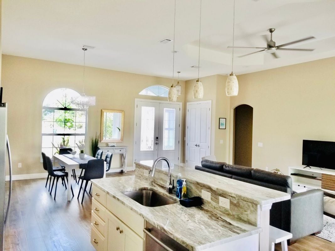 Building Photo - 257 Manor Rd