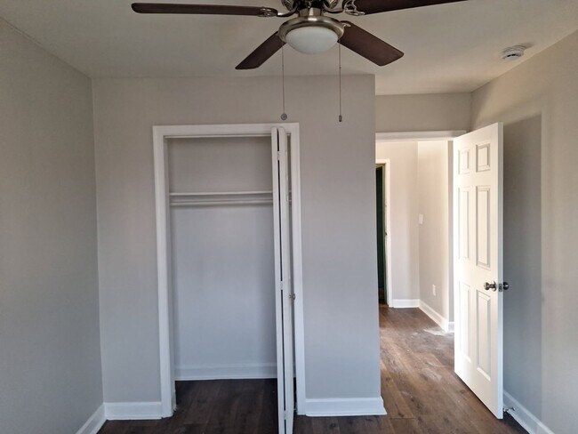Building Photo - Affordable 2-Bedroom Apartment in Southwes...