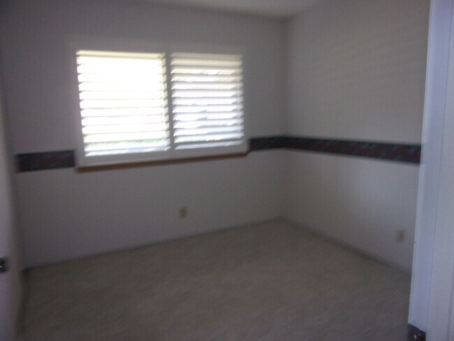 Building Photo - 718 Linwood St