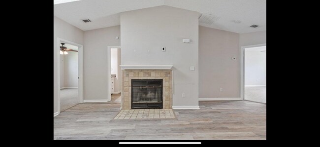 Building Photo - 529 Brisa Dr