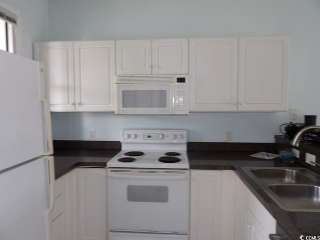 Building Photo - 901 W Port Dr