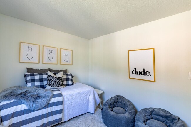 Building Photo - The Oaks | 2 Bedroom Unit