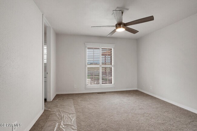 Building Photo - 1005 Singing Hills Dr