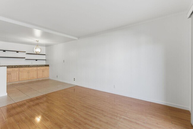 Building Photo - 1 Bed • 1 Bath Apartment with Balcony & Parking – Prime Oakland Location