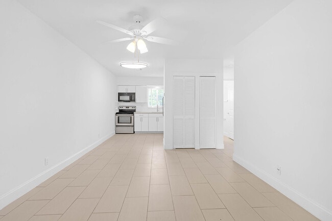 Building Photo - 330 W Camino Real