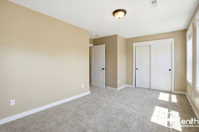 Building Photo - 4608 NE 91st Way